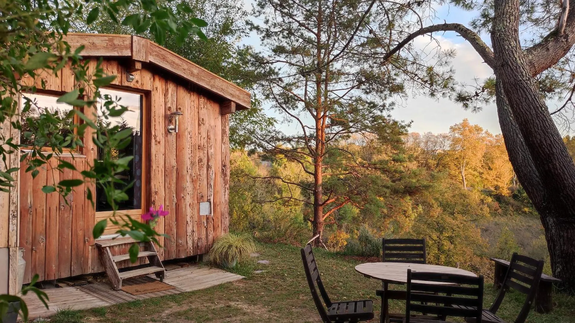 La Cabane En Bois contacts